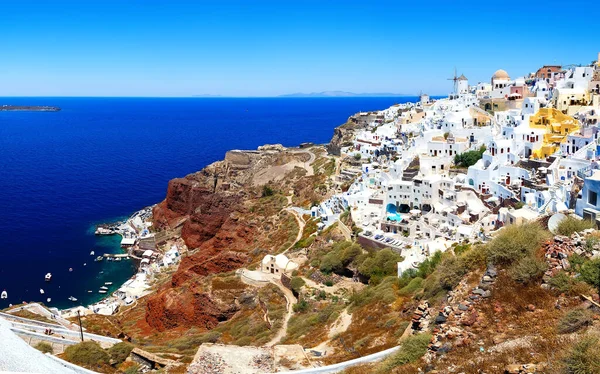 Skyline Oia Tradycyjna Biała Architektura Wiatrakami Grecka Wioska Santorini Grecja — Zdjęcie stockowe