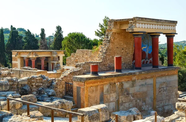 Girit 'te Knossos' ta boğa freski şarj ederek sarayın kuzey girişi.,