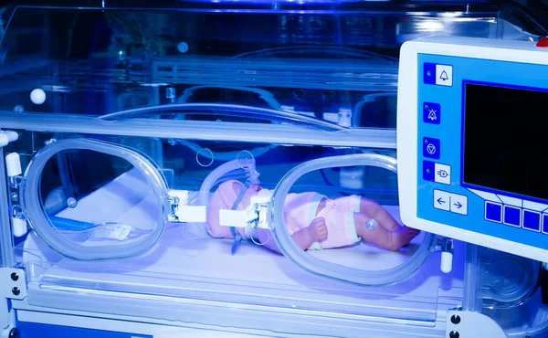 Bir Tıp Merkezi Hastanesinde Bebek Inkübatör Teknolojisi — Stok fotoğraf