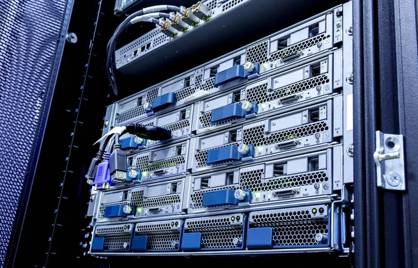 Glasfaser Netzwerkkabel Und Server Einem Technologie Rechenzentrum — Stockfoto
