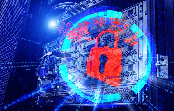 Siber saldırılar kavramı kırmızı patlayan ahır kilidi ve görsel hakkerskih sunucu arkaplanını hackliyor modern veri merkezi.