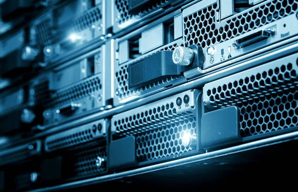 Computer Server Rack Server Großaufnahme Mit Blauem Licht — Stockfoto