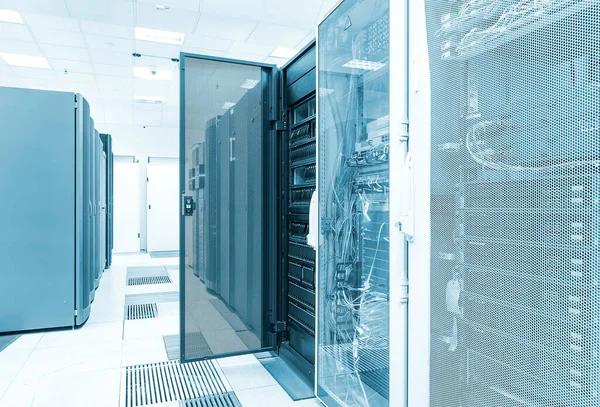 Küme disk depolama ve veri merkezinde kapı açık. Büyük veri