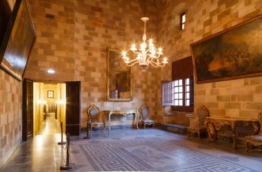 RHODES, GREECE - 23 Eylül 2016: St John Kalesi 'nin İçi. Meşhur turistik cazibe.