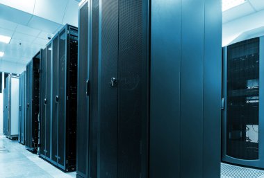 Modern web ağı ve internet telekomünikasyon teknolojisi, büyük veri depolama ve bulut hesaplama bilgisayar hizmeti