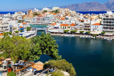 Aghios nikolaos şehir Yunanistan'da Girit Adası'nda. Liman Görünüm