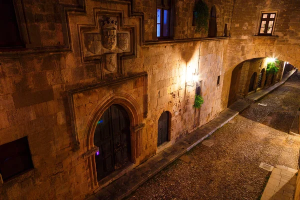 Viale Medievale Dei Cavalieri Notte Una Strada Ciottoli Rodi Cittadella — Foto Stock