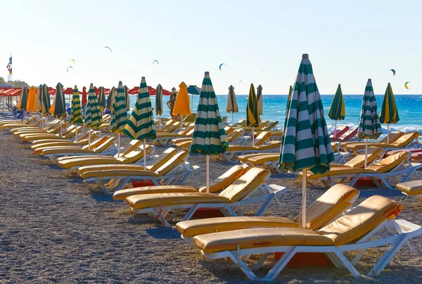 Vista Sulla Spiaggia Con Sedie Ombrelloni Grecia — Foto Stock