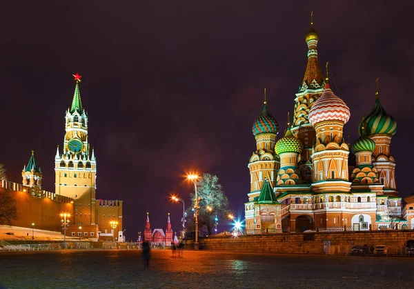 Vasilijkatedralen Vid Röda Torget Moskva Vinternatt Upplyst Lyktstolpe Med Kreml — Stockfoto