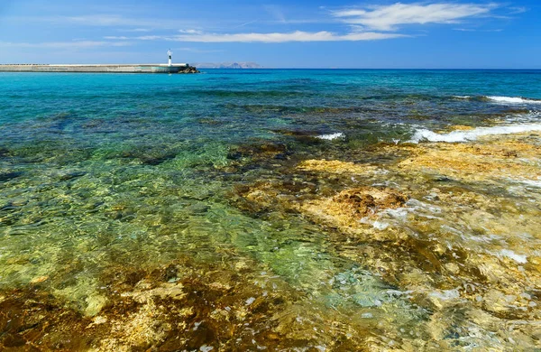 Waves Break Rocky Shore Coast Beach Resort Village Clear Day — Stok fotoğraf