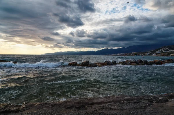 Clouds Waves Predshtormovoy Weather Shore Island Crete Greece Early Morning — Stok fotoğraf