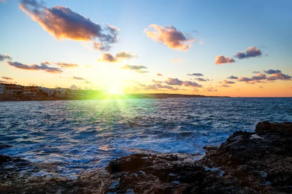 Amazingly Colorful Sea Beach Sunset Reflective Red Bright Clouds — Foto de Stock