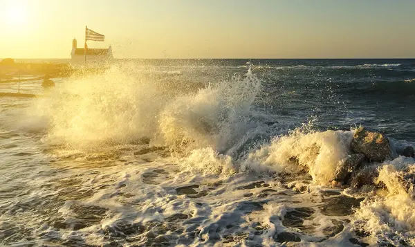 Прекрасный Летний Закат Моря Удивительные Пейзажи Пляже Волнами Палящим Солнцем — стоковое фото