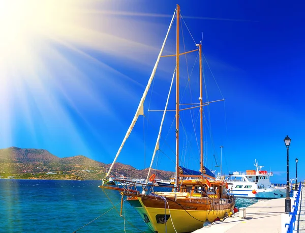 Pirate Ship Port Agios Nikolas Crete Greece Concept Bright Sunny — Stock Photo, Image