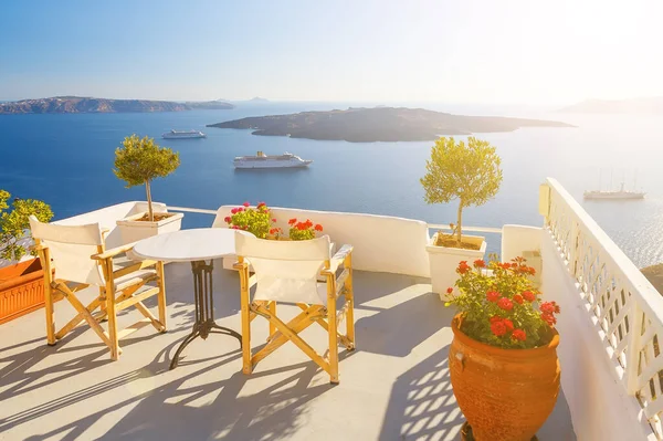 Tumbonas Terraza Hotel Isla Santorini Grecia Hermoso Paisaje Verano Con — Foto de Stock