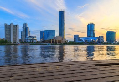 Rus Ural kasabası Yekaterinburg Geceleri gökyüzü