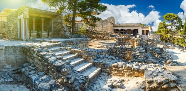 Girit 'teki en büyük Bronz Çağı arkeolojik alanı olan Girit' teki Panorama Knossos sarayı ve Minos medeniyet ve kültürünün törensel ve siyasi merkezi..