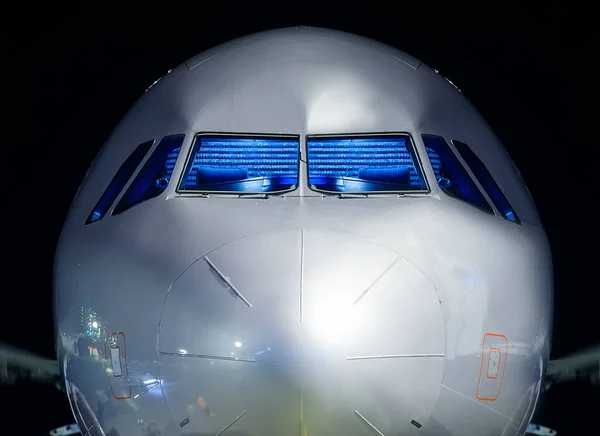 Vue Avant Détaillée Rapprochée Sur Les Lunettes Cockpit Avion Passagers — Photo