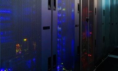 modern iletişim ve sunucu donanımları ile Oda