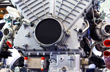 Metalik arka planını içten yanmalı motor.