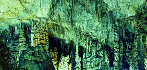 Wewnątrz Naturalnej Jaskini Która Dużo Stalaktytu Ciemności — Zdjęcie stockowe