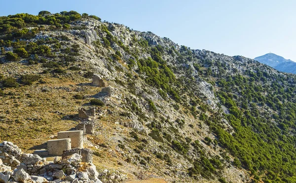 15世纪建造的有识之士风车的残骸 希腊克里特岛Lassithi高原 在过去 它们的数量是数千 构成了一幅壮丽的风景 — 图库照片