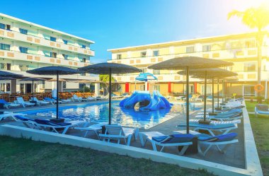 Alan güneş şezlong Çocuk Bahçesi kaydıraklı havuzu tarafından