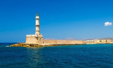 Chania şehirdeki deniz feneri. Güzel, güneşli havalarda. Girit Adası.