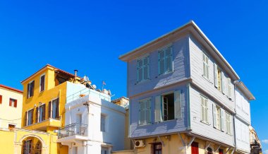 Girit 'teki eski Chania kasabasının dar taş sokaklarında Venedik mimarisi