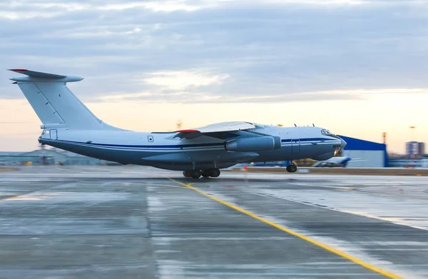 Russian Cargo Airplane Taking — Stock Photo, Image