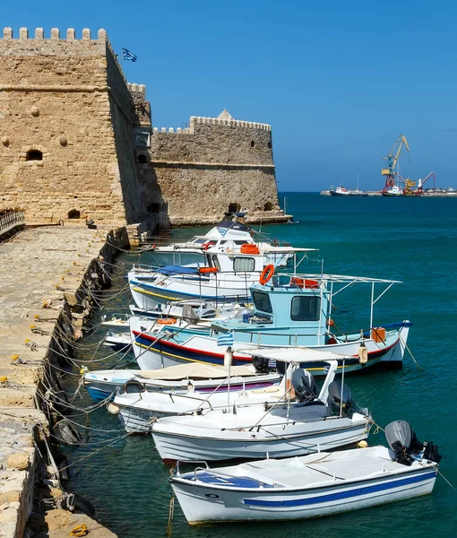 Heraklion Vecchio Porto Veneziano Con Colorate Piccole Barche Pesca Yacht — Foto Stock