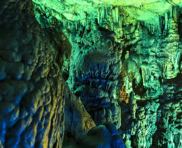Bajo Tierra Hermosa Vista Estalactitas Estalagmitas Caverna Subterránea — Foto de Stock