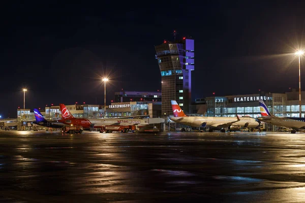 Ekaterinburg Russia September 2017 Night View Airport Yekaterinburg Control Tower 图库图片