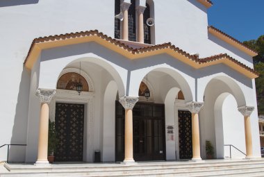 kilise ile Rodos Kremasti avluda