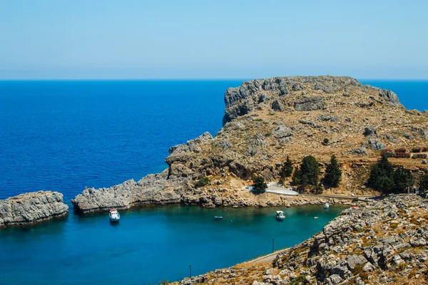 Vista en la bahía de Lindou desde la isla de Lindos Rhodes, Grecia —  Fotos de Stock