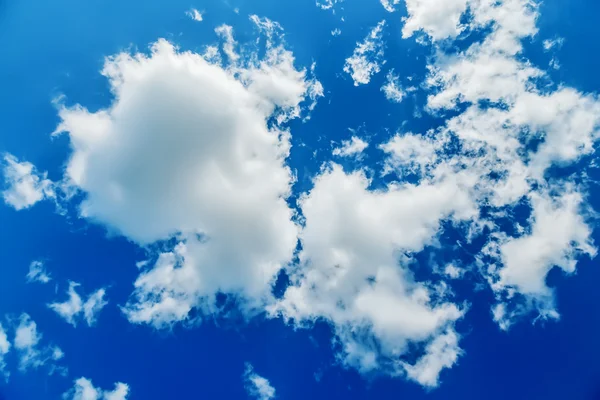 对蓝蓝的天空云 — 图库照片