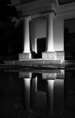 Binanın mimari elemanlar antik su yansıma 