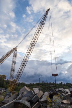 Vinç kesme taş bir taş ocağında kaldırma