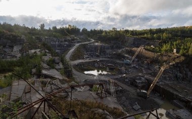 Ural Ekaterinburg yaz granit ocağı