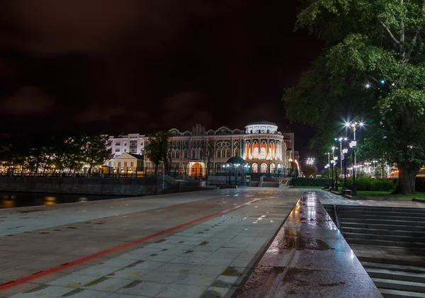 Embankment Jekaterinenburg nacht — Stockfoto