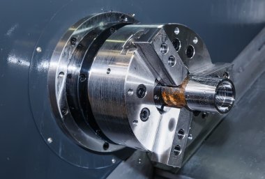 Cnc Torna dönen parlak metal parçası