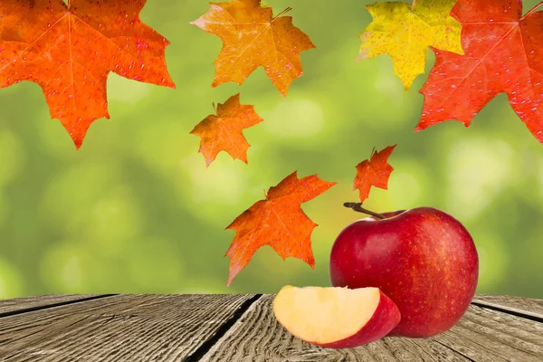 Autumn background apple on a wooden table — Stock Photo, Image