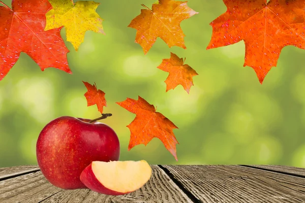 Autumn background apple on a wooden table — Stock Photo, Image