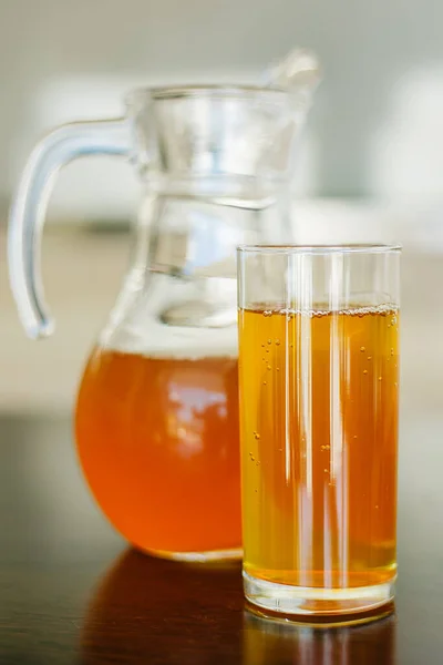 Apple Juice Glass Glass Teapot Jug Yellow Beverage Drink Sea — Stock Photo, Image