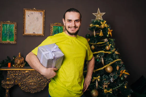 Guy Bright Green Shirt Holds Gift Box His Hands Wants — Stock Photo, Image