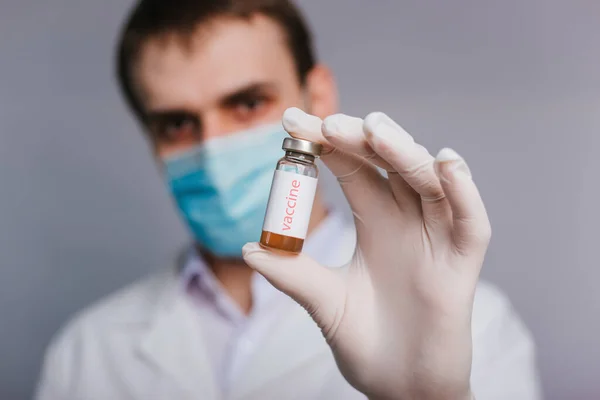 Médico Sostiene Una Ampolla Vacuna Covid Vacunación Inmunización Población Contra — Foto de Stock
