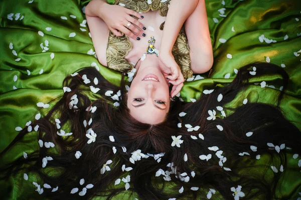 Beautiful Young Woman Green Dress Lies Train White Petals Apple — Stock Photo, Image