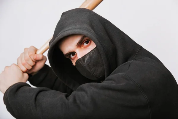 Bandido Mascarado Com Capuz Preto Jeans Morcego Fundo Branco Criminoso — Fotografia de Stock