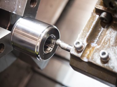 Cnc Torna makinesi f tarafından kalıp ve kalıp bölümü işleme operatörü