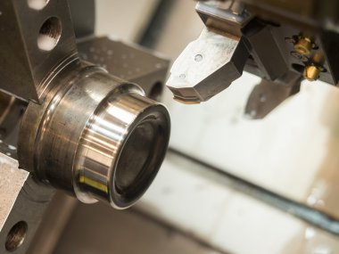 Cnc Torna makinesi f tarafından kalıp ve kalıp bölümü işleme operatörü